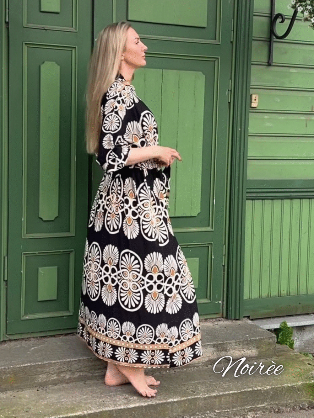 Tumepruuni ja valgega graafilise mustriga viskooshõlst Noirée, minimalistlik ja šikk boho stiilis kerge hõlst
