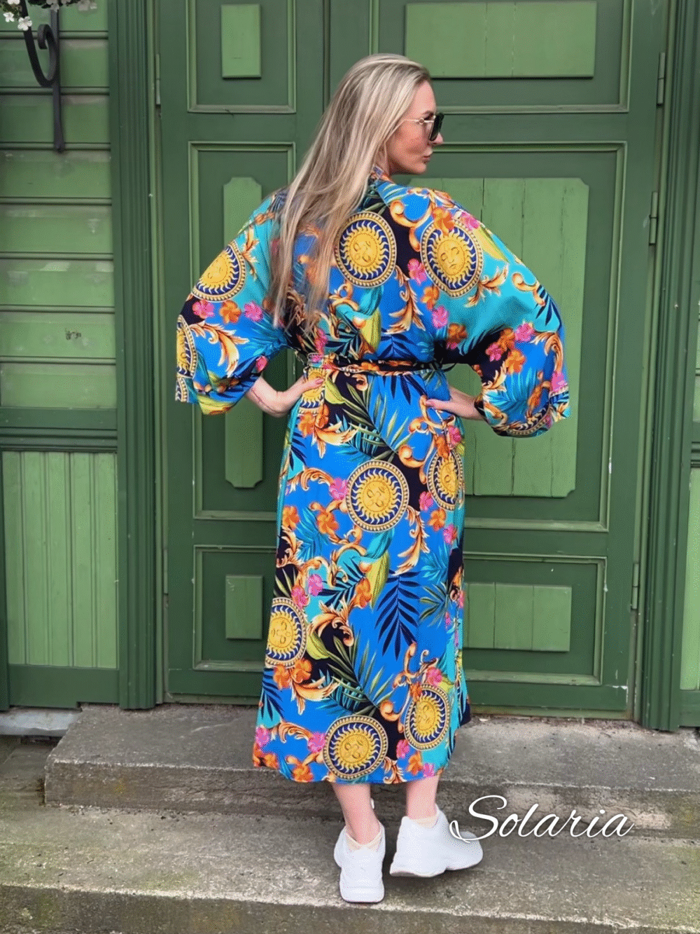 Troopilise mustriga viskooshõlst Solaria, türkiissinine ja oranž toon, elav ja mänguline suvine kimono või rannakleit